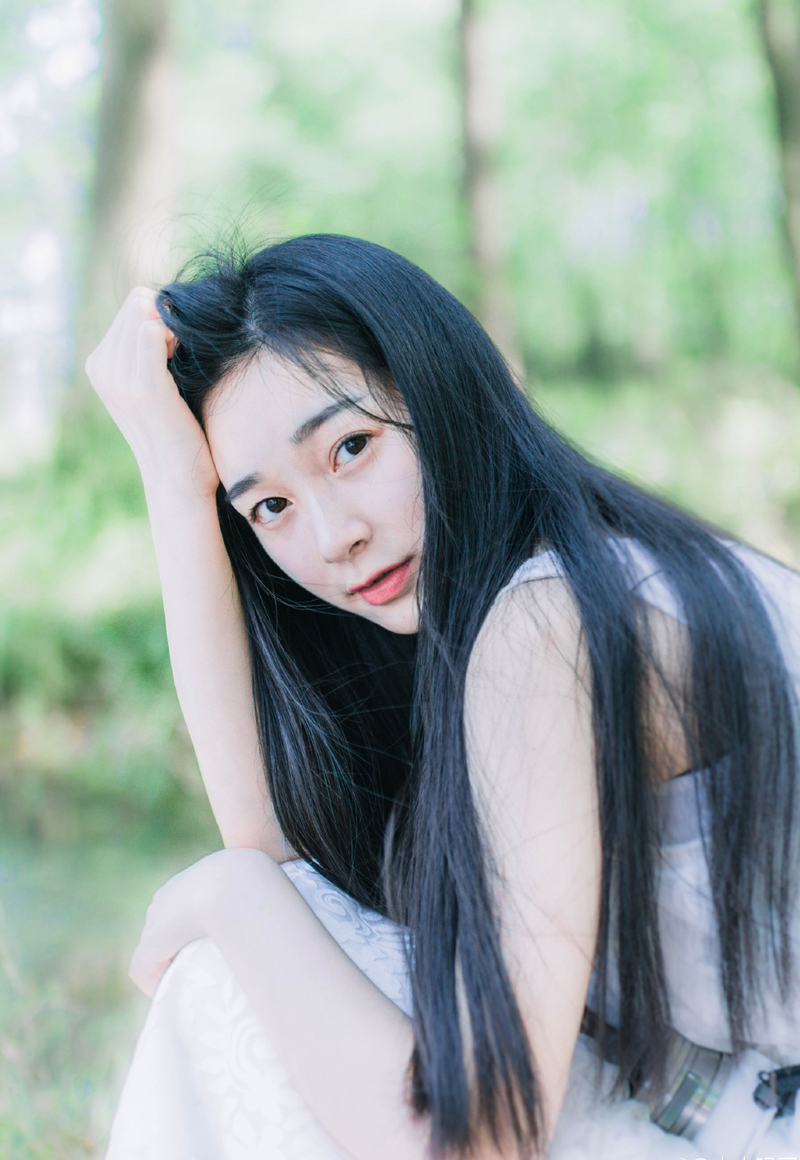 “只是那王印……”关羽犹豫了一下，有些遗憾道，在他看来，这天下有资格享有那块王印的，也只有刘备一人，但刘备却不怎么关心王印的事情，甚至连提都没提，关羽知道，大哥这是准备要放弃封王了。